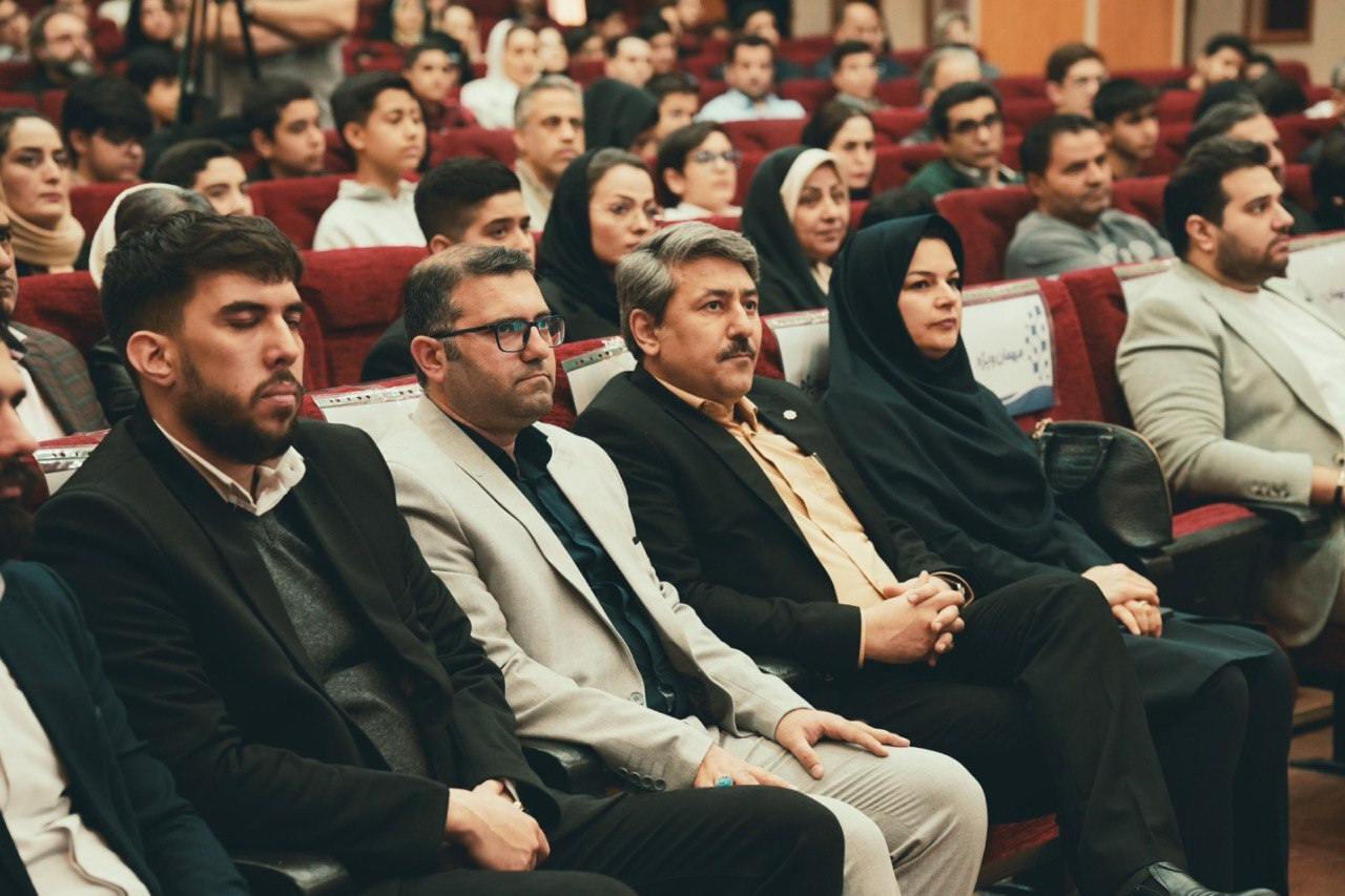 آیین تجلیل از دانشآموزان برتر سمپاد مدرسه علامه حلی ۱۰ برگزار شد آیین تجلیل از دانشآموزان برتر سمپاد مدرسه علامه حلی ۱۰ برگزار شد