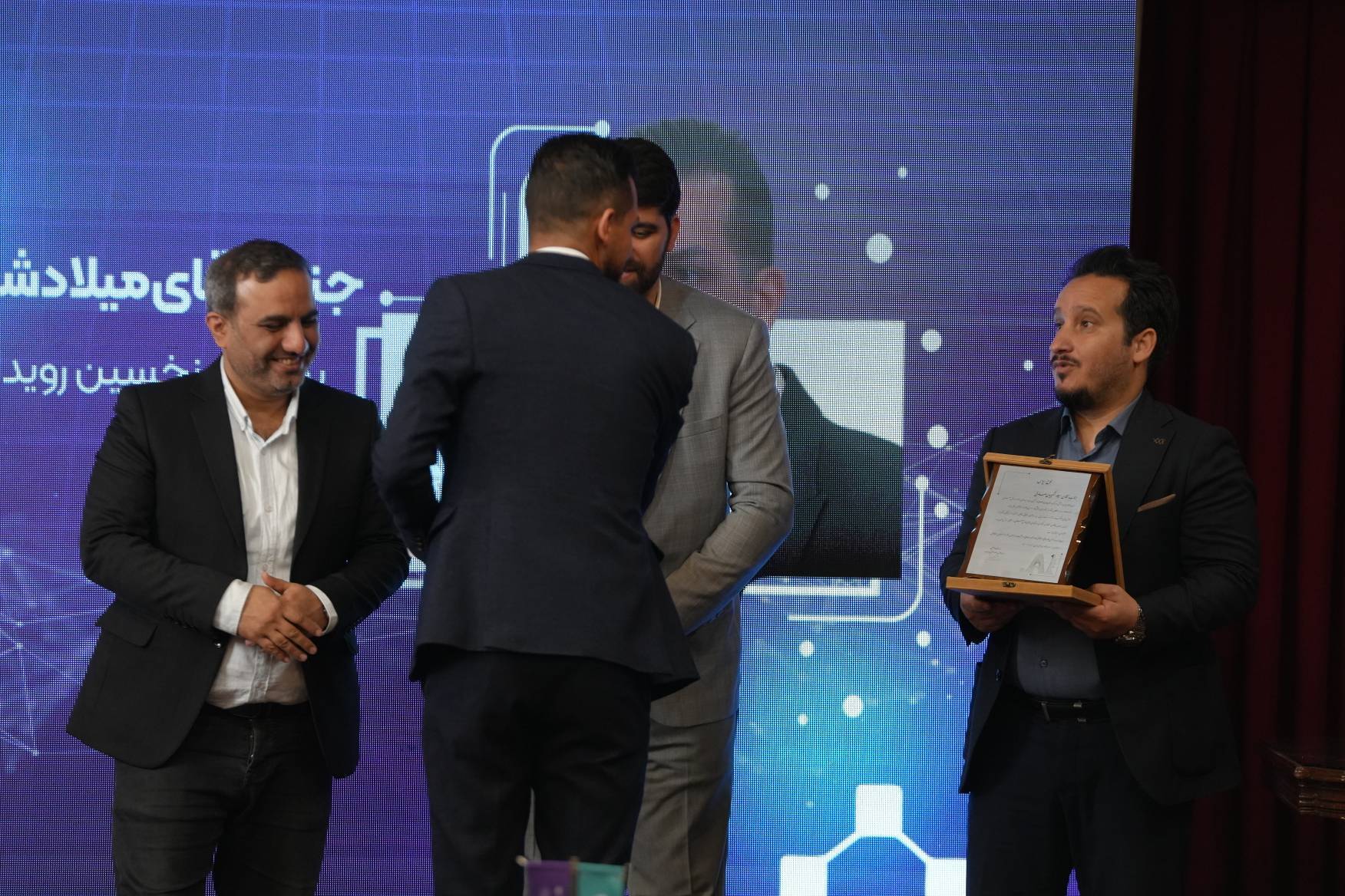 از ۴۰۰ ایده تا ۸ طرح برتر؛ ایران AI+ چگونه بهدنبال تغییر نقشه فناوری کشور است؟ از ۴۰۰ ایده تا ۸ طرح برتر؛ ایران AI+ چگونه بهدنبال تغییر نقشه فناوری کشور است؟